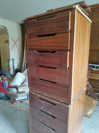Cajoneras de madera marrones