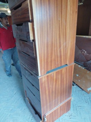 Cajoneras de madera marrones