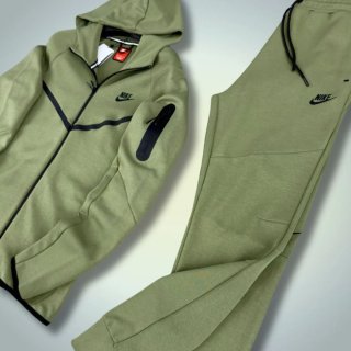 Conjunto Nike Tech Verde Militar