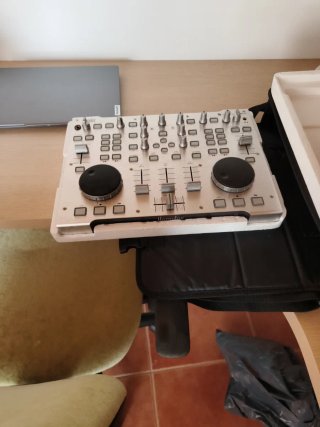 Controlador DJ Hercules RMX