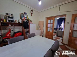 Chalet en venta en Linares