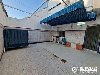 Chalet en venta en Linares