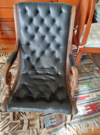 Sillón Chester Cuero Negro Madera