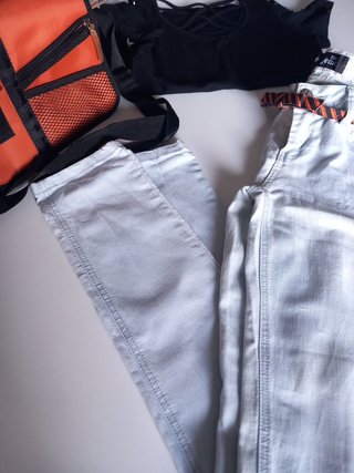 Conjunto: Pantalón, Camiseta, Cinturón y Bolso