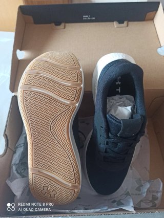 Zapatillas Under Armour mujer negras sin estrenar,