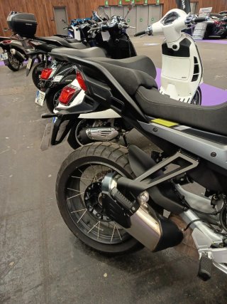 Moto Guzzi Stelvio Gris/Violeta