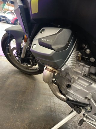 Moto Guzzi Stelvio Gris/Violeta