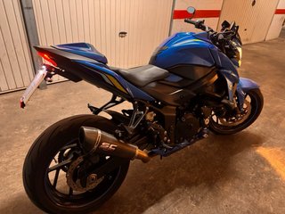 Suzuki GSXS 750 Naked Azul A2