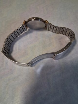 Reloj Sanyo Cuarzo Dorado y Plateado.