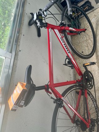 Bicicleta carretera ORUS roja