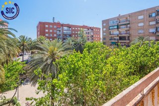 Piso en venta en La Malva-rosa en Valencia