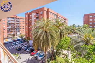 Piso en venta en La Malva-rosa en Valencia