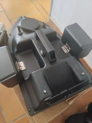 Barco cebador pesca con mando
