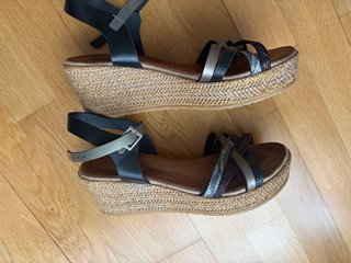 Sandalias Porronet negras y plateadas