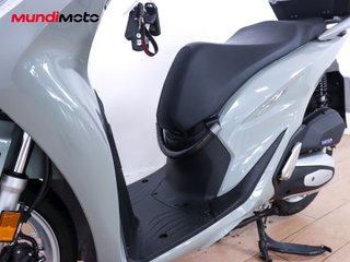 HONDA SCOOPY 125I SH D CONFORT TOPBOX