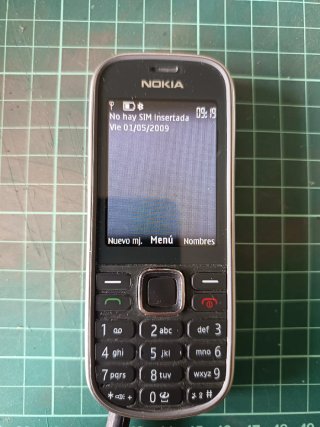 Móvil Nokia 3720c con cargador