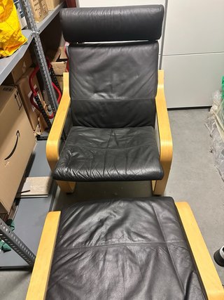 Sillón butaca  Poäng Piel Negro Ikea + Reposapiés
