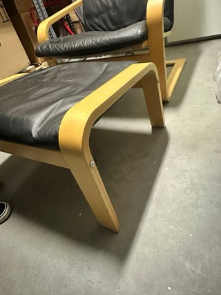 Sillón butaca  Poäng Piel Negro Ikea + Reposapiés
