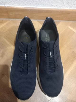Zapatillas deportivas azul y blanco
