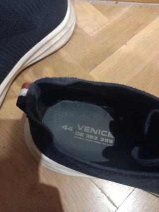 Zapatillas deportivas azul y blanco