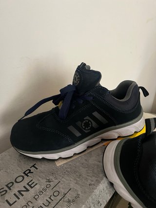 Zapatos de seguridad azul y gris