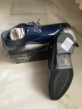 Zapatos de charol azul marino
