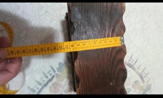 Antiguo cofre de madera maciza tallada