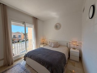 Casa adosada en alquiler en Los Naranjos - Las Brisas en Marbella