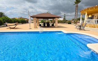 Chalet en venta en Catral
