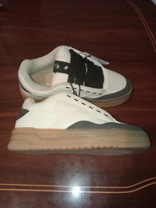 Zapatillas a estrenar grises y blancas