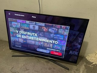 Samsung 40" Smart TV Como Nueva Mando Original