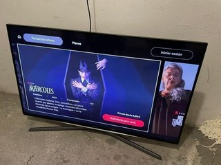 Samsung 40" Smart TV Como Nueva Mando Original