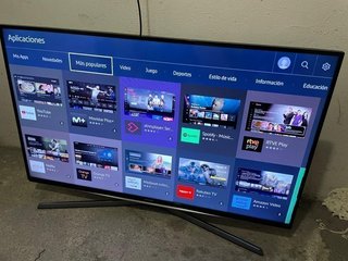 Samsung 40" Smart TV Como Nueva Mando Original