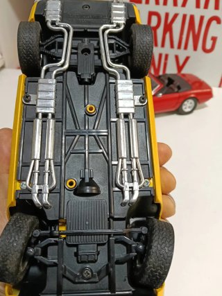 Ferrari 365 GTS 1/18