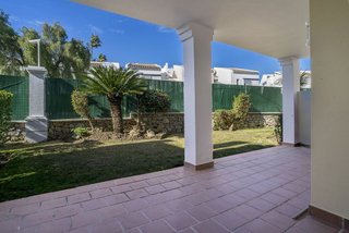 Piso en venta en Los Naranjos - Las Brisas en Marbella