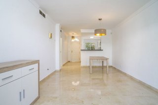 Piso en venta en Los Naranjos - Las Brisas en Marbella