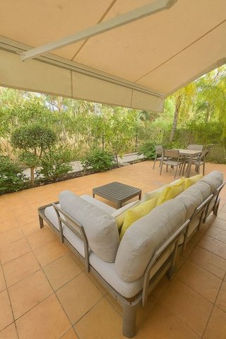 Piso en venta en Los Naranjos - Las Brisas en Marbella