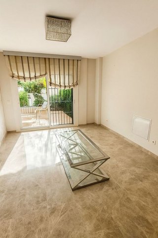 Piso en venta en Los Naranjos - Las Brisas en Marbella