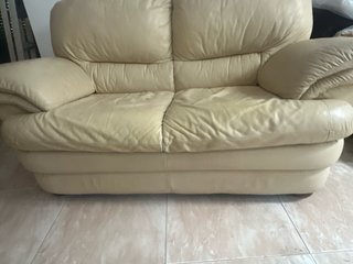 Sofá de piel beige 2 plazas