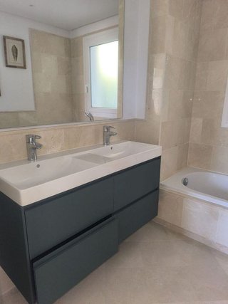 Piso en venta en Los Naranjos - Las Brisas en Marbella