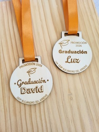 Medalla madera graduación infantil