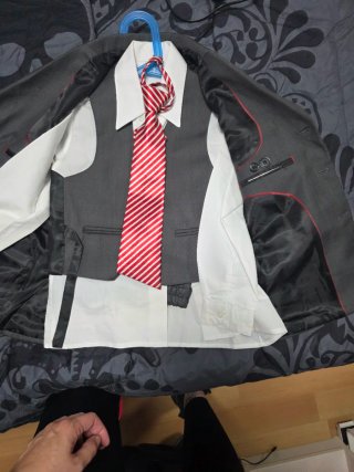 Traje de niño gris talla 8 con un solo uso