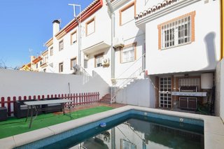 Casa adosada en venta en Cúllar Vega