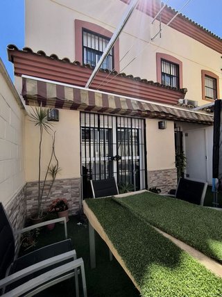 Casa adosada en venta en Benacazón