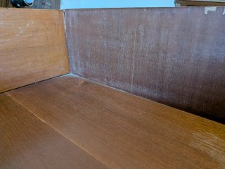 Cómoda de madera marrón