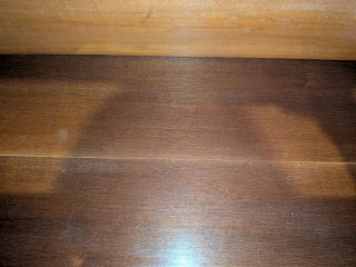 Cómoda de madera marrón