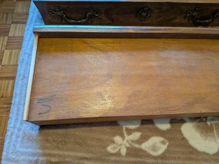 Cómoda de madera marrón