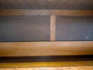 Cómoda de madera marrón