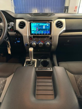 Toyota TUNDRA SR5 5.7L LIMITED 4X4