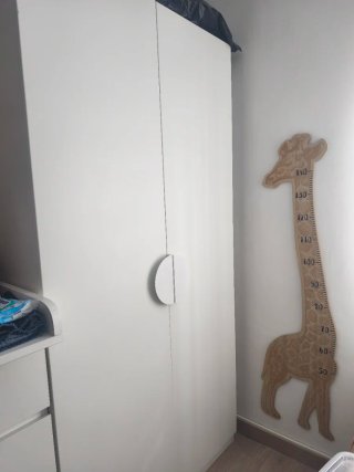 Armario blanco de madera